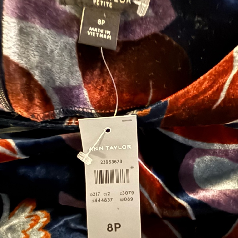NWT STUNNING Ann Taylor Long Sleeve Blues & Burgundy Floral Velvet Shift Dress! - Picture 9 of 12